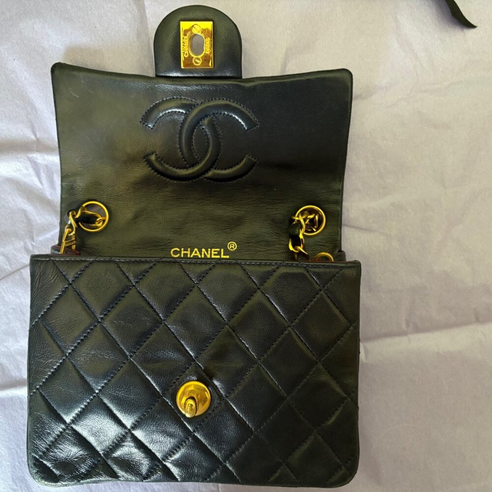 CHANELVINTAGE NAVY QUILTED LAMBSKIN MINI FLAPBAG - Picture 4 of 14